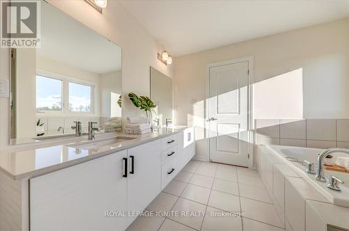 40 Golden Meadows Drive, Otonabee-South Monaghan, ON - Indoor Photo Showing Bathroom