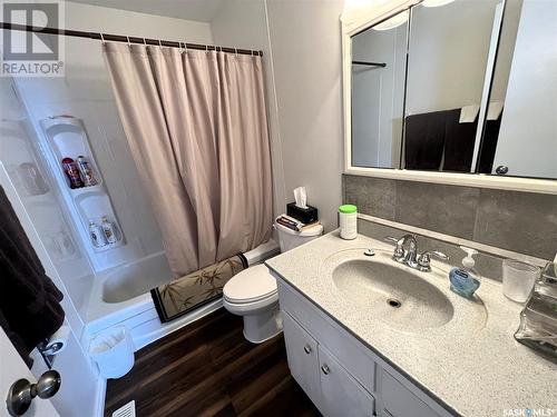 233 18Th Avenue Ne, Swift Current, SK - Indoor Photo Showing Bathroom