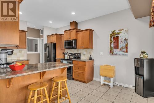 413-1961 Durnin Road, Kelowna, BC - Indoor Photo Showing Kitchen With Stainless Steel Kitchen