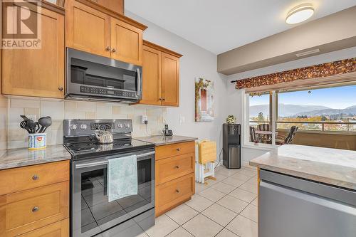 413-1961 Durnin Road, Kelowna, BC - Indoor Photo Showing Kitchen