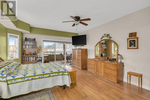 413-1961 Durnin Road, Kelowna, BC - Indoor Photo Showing Bedroom