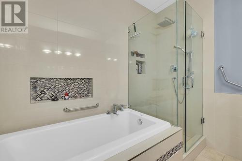 413-1961 Durnin Road, Kelowna, BC - Indoor Photo Showing Bathroom