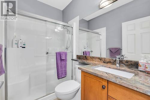 413-1961 Durnin Road, Kelowna, BC - Indoor Photo Showing Bathroom