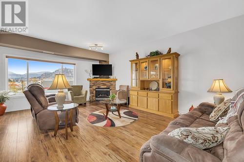 413-1961 Durnin Road, Kelowna, BC - Indoor Photo Showing Living Room With Fireplace