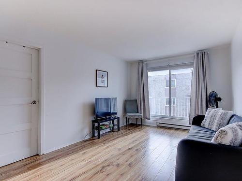 Living room - 304-100 Rue Sacré-Coeur, Longueuil (Le Vieux-Longueuil), QC - Indoor Photo Showing Living Room