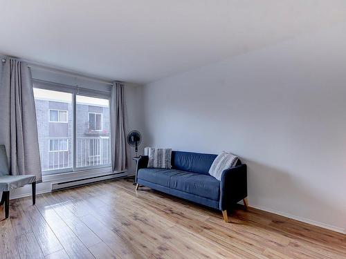 Living room - 304-100 Rue Sacré-Coeur, Longueuil (Le Vieux-Longueuil), QC - Indoor Photo Showing Living Room