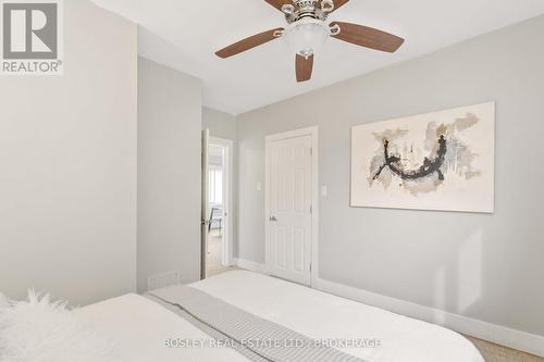 13 Herrick Avenue, St. Catharines (450 - E. Chester), ON - Indoor Photo Showing Bedroom