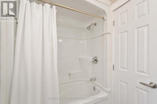 13 Herrick Avenue, St. Catharines (450 - E. Chester), ON - Indoor Photo Showing Bathroom