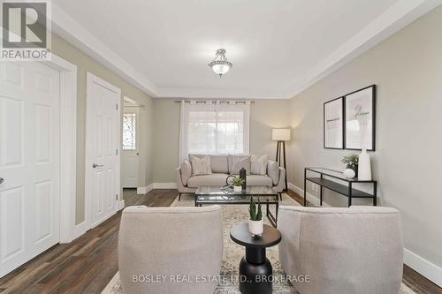 13 Herrick Avenue, St. Catharines (450 - E. Chester), ON - Indoor Photo Showing Living Room