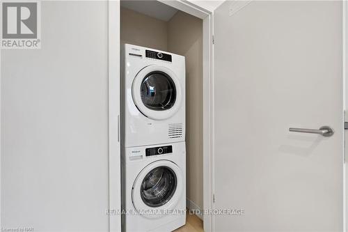 605 - 118 West Street, Port Colborne (878 - Sugarloaf), ON - Indoor Photo Showing Laundry Room