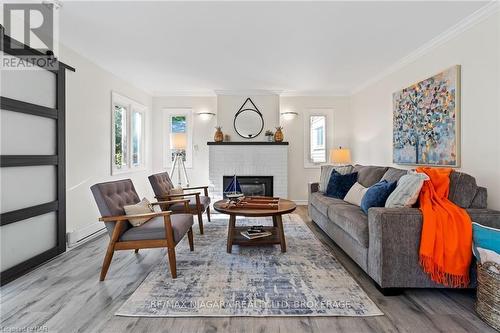 11317 Fowler Road, Wainfleet (880 - Lakeshore), ON - Indoor Photo Showing Living Room With Fireplace