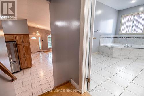 7005 Kelly Drive, Niagara Falls (219 - Forestview), ON - Indoor Photo Showing Bathroom