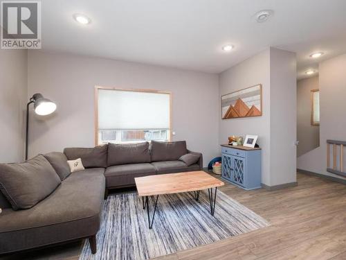 3-160 Leota Street, Whitehorse, YT - Indoor Photo Showing Living Room