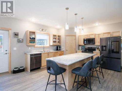 3-160 Leota Street, Whitehorse, YT - Indoor Photo Showing Kitchen