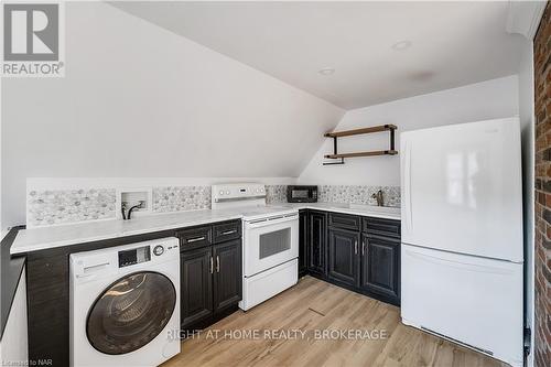 6437 Barker Street, Niagara Falls (216 - Dorchester), ON - Indoor Photo Showing Laundry Room