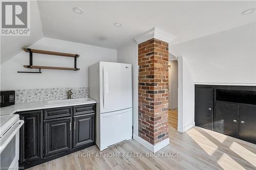 6437 Barker Street, Niagara Falls (216 - Dorchester), ON - Indoor Photo Showing Kitchen