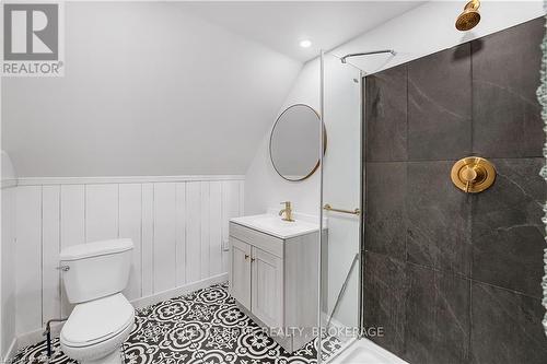 6437 Barker Street, Niagara Falls (216 - Dorchester), ON - Indoor Photo Showing Bathroom