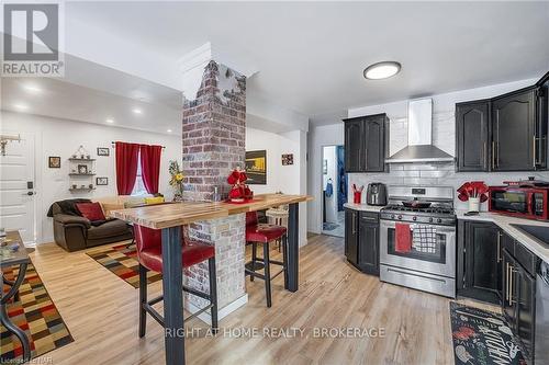 6437 Barker Street, Niagara Falls (216 - Dorchester), ON - Indoor Photo Showing Kitchen