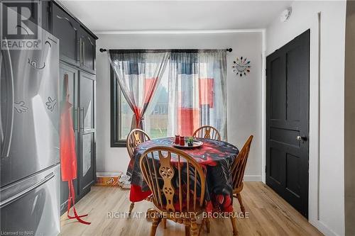 6437 Barker Street, Niagara Falls (216 - Dorchester), ON - Indoor Photo Showing Dining Room