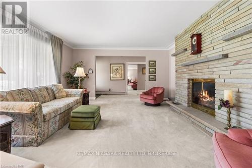 6235 Brookfield Avenue, Niagara Falls (216 - Dorchester), ON - Indoor Photo Showing Living Room With Fireplace