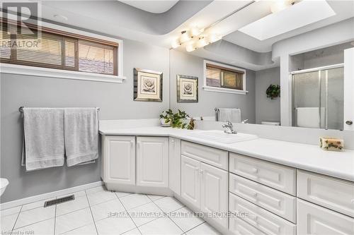 6235 Brookfield Avenue, Niagara Falls (216 - Dorchester), ON - Indoor Photo Showing Bathroom