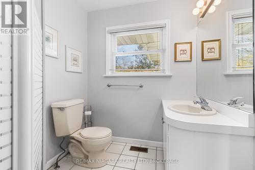 6235 Brookfield Avenue, Niagara Falls (216 - Dorchester), ON - Indoor Photo Showing Bathroom