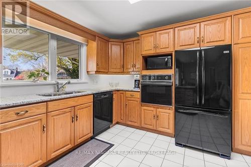 6235 Brookfield Avenue, Niagara Falls (216 - Dorchester), ON - Indoor Photo Showing Kitchen With Double Sink