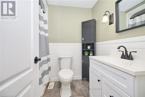 773 Clare Avenue, Welland (767 - N. Welland), ON - Indoor Photo Showing Bathroom