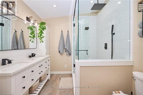 773 Clare Avenue, Welland (767 - N. Welland), ON - Indoor Photo Showing Bathroom