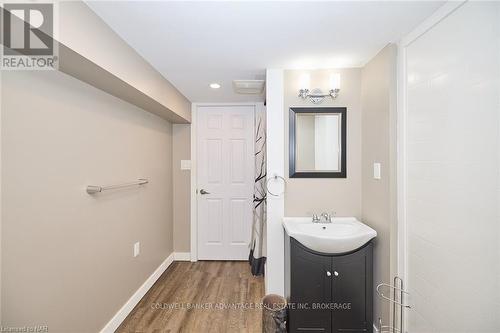 773 Clare Avenue, Welland (767 - N. Welland), ON - Indoor Photo Showing Bathroom