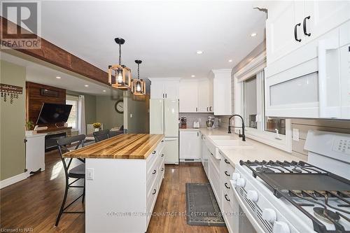 773 Clare Avenue, Welland (767 - N. Welland), ON - Indoor Photo Showing Kitchen With Upgraded Kitchen