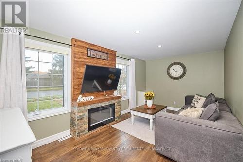 773 Clare Avenue, Welland (767 - N. Welland), ON - Indoor Photo Showing Living Room With Fireplace