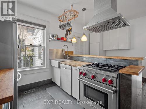 4330 Simcoe Street, Niagara Falls (210 - Downtown), ON - Indoor Photo Showing Kitchen