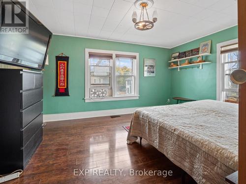 4330 Simcoe Street, Niagara Falls (210 - Downtown), ON - Indoor Photo Showing Bedroom