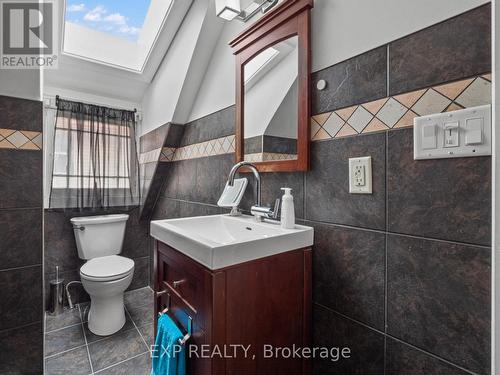 4330 Simcoe Street, Niagara Falls (210 - Downtown), ON - Indoor Photo Showing Bathroom