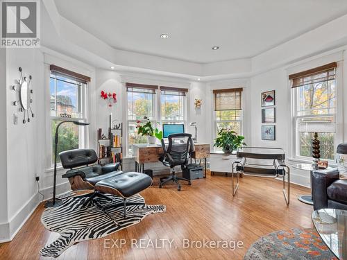 4330 Simcoe Street, Niagara Falls (210 - Downtown), ON - Indoor Photo Showing Living Room