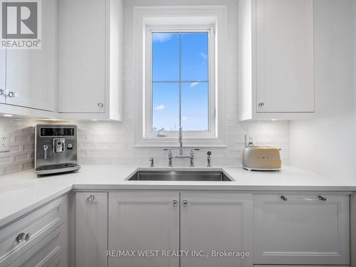 30 Drizzel Crescent, Richmond Hill, ON - Indoor Photo Showing Kitchen