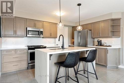 59 Abbott Place, Pelham (662 - Fonthill), ON - Indoor Photo Showing Kitchen With Upgraded Kitchen