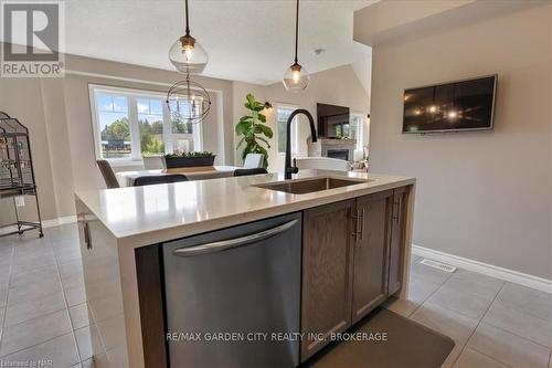 59 Abbott Place, Pelham (662 - Fonthill), ON - Indoor Photo Showing Kitchen