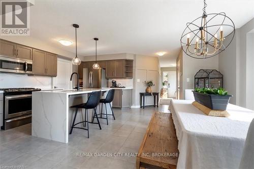 59 Abbott Place, Pelham (662 - Fonthill), ON - Indoor Photo Showing Kitchen With Upgraded Kitchen