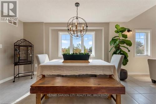 59 Abbott Place, Pelham (662 - Fonthill), ON - Indoor Photo Showing Dining Room