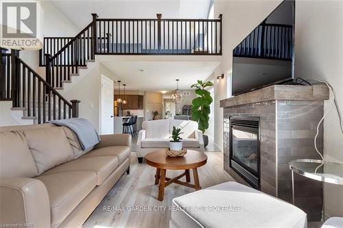 59 Abbott Place, Pelham (662 - Fonthill), ON - Indoor Photo Showing Living Room With Fireplace