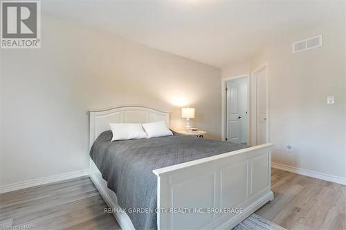 59 Abbott Place, Pelham (662 - Fonthill), ON - Indoor Photo Showing Bedroom