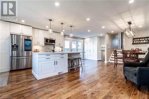 8 Dundee Drive, St. Catharines (455 - Secord Woods), ON - Indoor Photo Showing Kitchen With Upgraded Kitchen