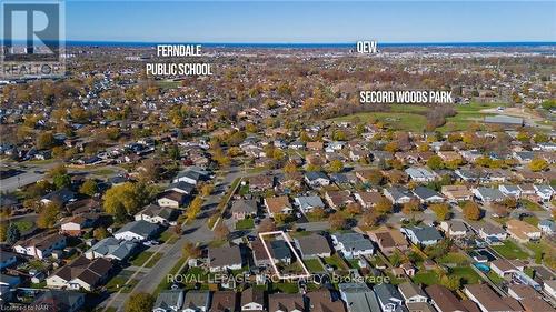 8 Dundee Drive, St. Catharines (455 - Secord Woods), ON - Outdoor With View