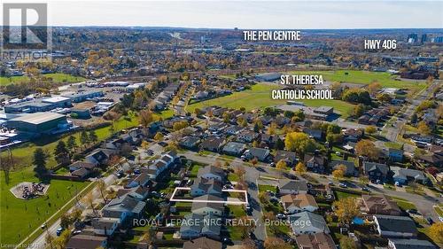 8 Dundee Drive, St. Catharines (455 - Secord Woods), ON - Outdoor With View