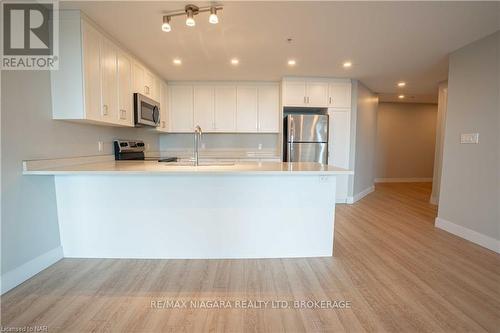 409 - 300G Fourth Avenue, St. Catharines (459 - Ridley), ON - Indoor Photo Showing Kitchen