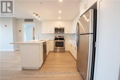 409 - 300G Fourth Avenue, St. Catharines (459 - Ridley), ON - Indoor Photo Showing Kitchen