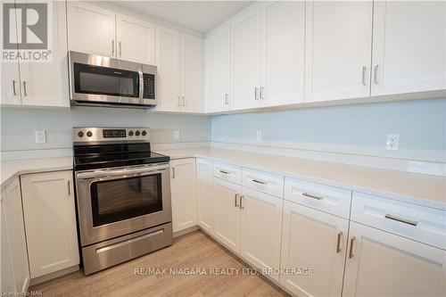 409 - 300G Fourth Avenue, St. Catharines (459 - Ridley), ON - Indoor Photo Showing Kitchen