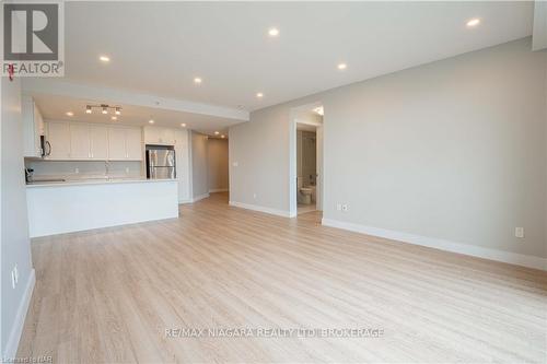 409 - 300G Fourth Avenue, St. Catharines (459 - Ridley), ON - Indoor Photo Showing Kitchen